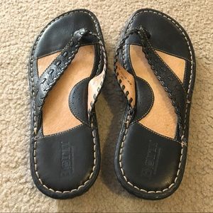 NWOT Born flip-flops. Size 7